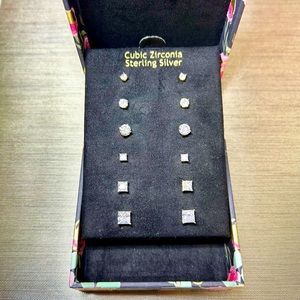 Nanette BRAND NEW set of 6 pairs of stud earrings ✨✨✨ Box included